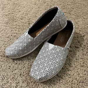 Ladies Black & White Loafers